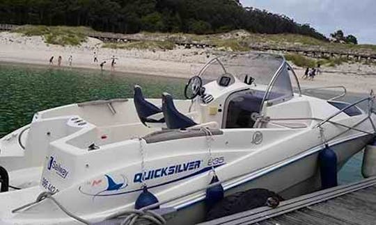 2006 Quicksilver 635 Commander Speedboat Rental in Vigo, Galicia