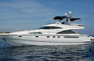 Charter A Luxurious 68ft Yacht in Dubai