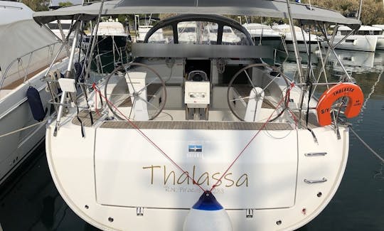 Alugue o monocasco de cruzeiro “Thalassa” Bavaria Cruiser 51 em Alimos, Grécia