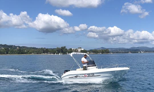 プレミアムボートレンタル-Trimarchi 53 センターコンソール（6人用）