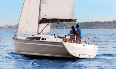 Charter the "ALTHEA" Bavaria Cruiser 34 Cruising Monohull in Alimos, Greece