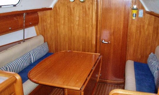 "S/Y Athina" Bavaria 32 Cruiser Cruising Monohull Rental in Alimos, Greece