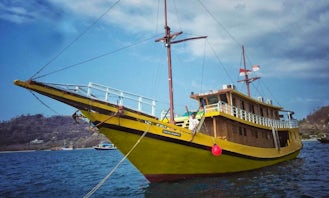 Komodo Islands Experience aboard a Wooden Phinisi Cruiser Sailboat!