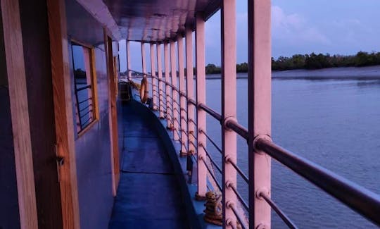 Amazing Houseboat in West Bengal (AIR CONDITIONED)