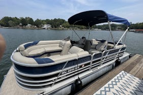2021 24' Berkshire Luxury Lake Norman Tritoon Party Barge Fuel Floats INCLUDED