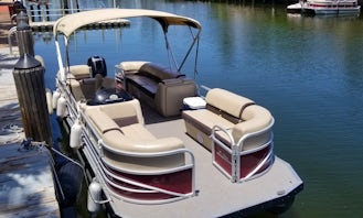 Charter this SunTracker 22DLX Pontoon for Up to 10 People in Hollywood, Florida