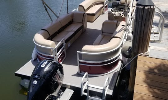 Charter this SunTracker 22DLX Pontoon for Up to 10 People in Hollywood, Florida