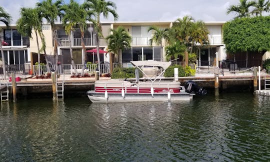 Charter this SunTracker 22DLX Pontoon for Up to 10 People in Hollywood, Florida