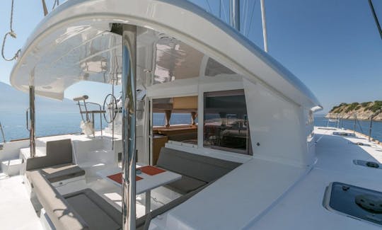 "Armonia" Lagoon 400 S2 Cruising Catamaran Charter in Lefkada, Greece