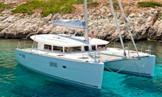 Book the "Iris" Lagoon 400 S2 Cruising Catamaran in Portorosa, Sicilia