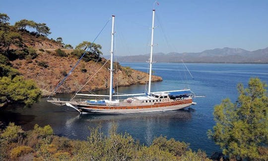 PRINCESS SELIN A. Este maravilhoso Gulet Deluxe tem 37 m de comprimento e acomoda 20 pessoas.