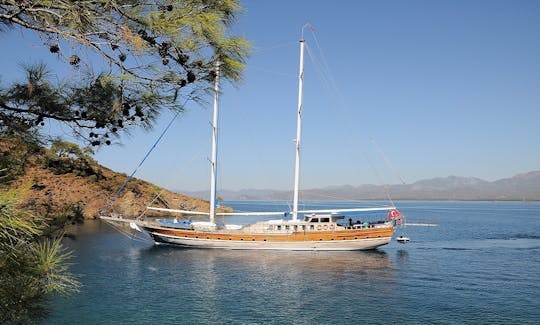 PRINCESS SELIN A. Este maravilhoso Gulet Deluxe tem 37 m de comprimento e acomoda 20 pessoas.