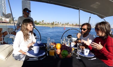 Sail & Breakfast de 10:00 a 12:00 horas en Barcelona