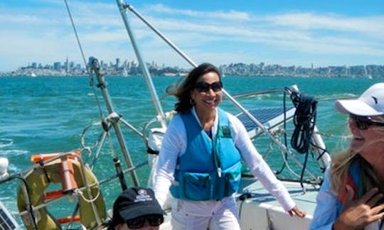 Full-Day Skippered Charter Cruise in San Francisco Bay onboard 35' Vintage Racing Sloop
