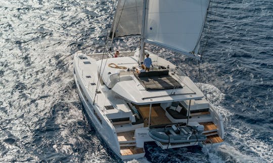 Explore el mar Jónico a bordo de un Lagoon 50 para hasta 12 huéspedes