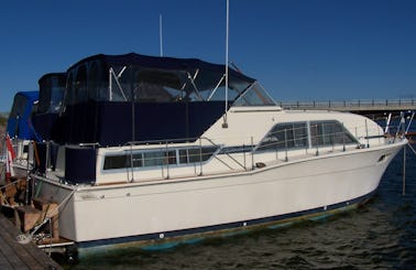 Book the 350 Chris Craft Catellina Boat in West Nipissing, Ontario