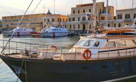 Fiesta en un crucero por Taormina en un barco de 60 pies 