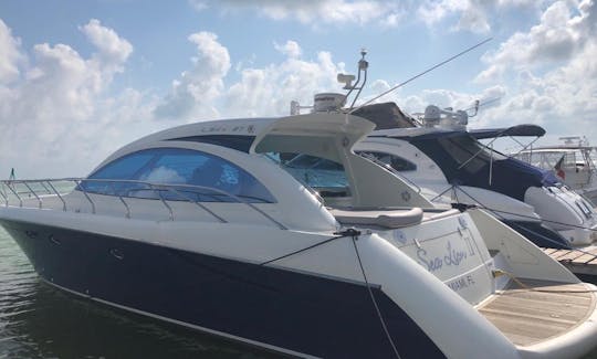 55 ft Luxury Yacht Charter for Up to 16 Guests in Cancún, Mexico