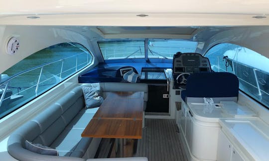 55 ft Luxury Yacht Charter for Up to 16 Guests in Cancún, Mexico