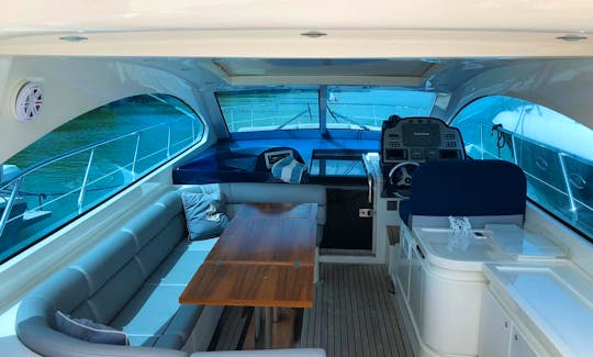 55 ft Luxury Yacht Charter for Up to 16 Guests in Cancún, Mexico