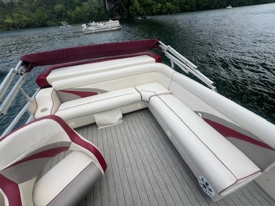 ¡Pontón Parti Kraft en el lago Austin!