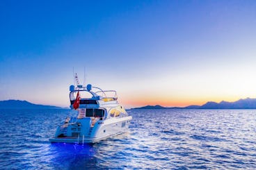 Yate a motor de lujo de 65 pies para 6 personas en Bodrum 