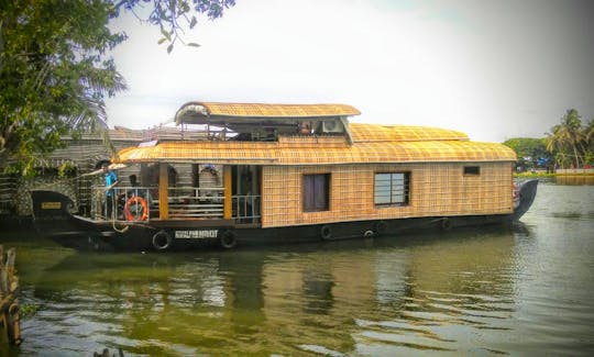 Explore Alleppey With Houseboat Cruise