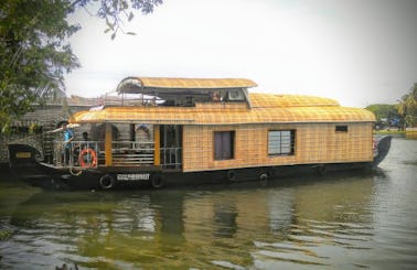 Explore Alleppey With Houseboat Cruise