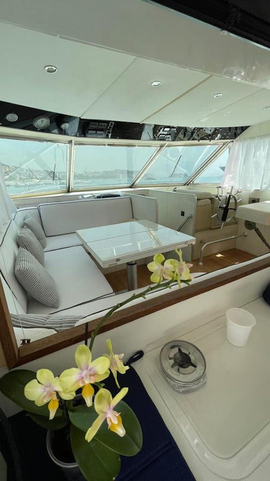 Louez un méga-yacht Ghibli Power de 70 pieds à Naples, en Italie