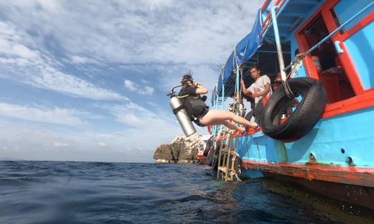 Scuba Diving Courses and Fun Dives for Certified Divers in Tambon Ko Tao