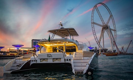 Discover Dubai from the Sea Aboard a Magnificent Catamaran for 25 Peope!