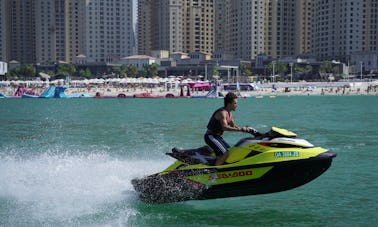 Conquiste as ondas a bordo de um jet ski SEADOO GTR 230 em Dubai, Emirados Árabes Unidos