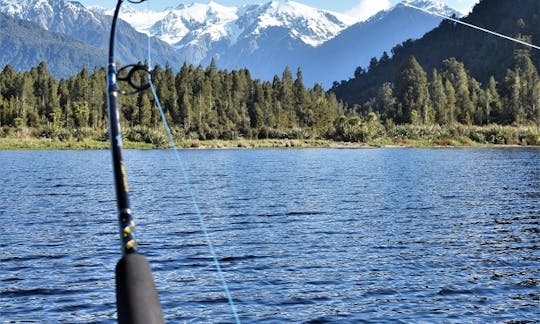 The Hanna-K, Cruise on Lake Mapourika