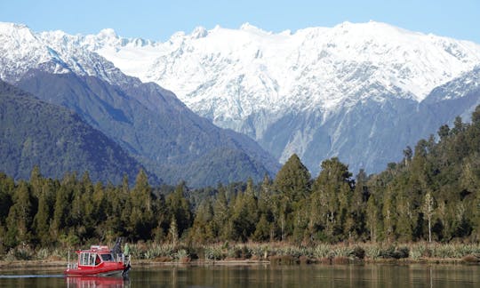 The Hanna-K, Cruise on Lake Mapourika