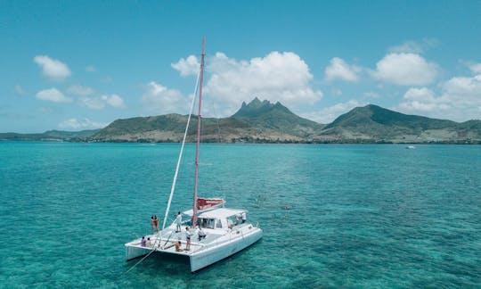 Louez un catamaran de croisière de 10 passagers à Trou d'Eau Douce, à Maurice