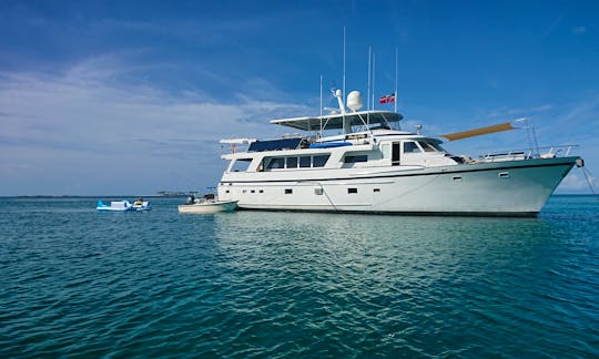 All Inclusive 80ft Motor Yacht Charter in Nassau, the Bahamas