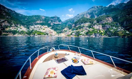 26 ft Power Boat Rental for 7 People in Positano, Italy