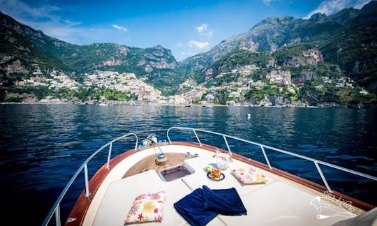 26 ft Power Boat Rental for 4 People in Positano, Italy