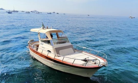 26 ft Power Boat Rental for 4 People in Positano, Italy