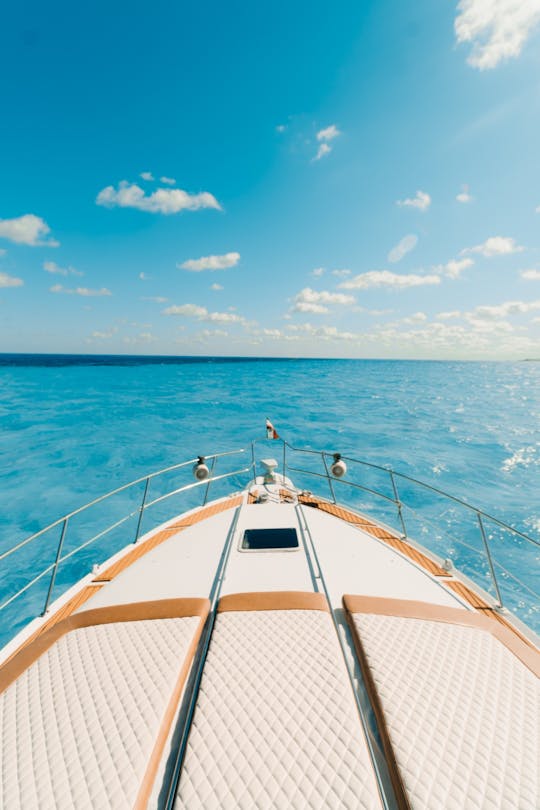 Offre de dernière minute ! Yacht Sea Ray de 43 pieds à louer à Cancun, au Mexique.