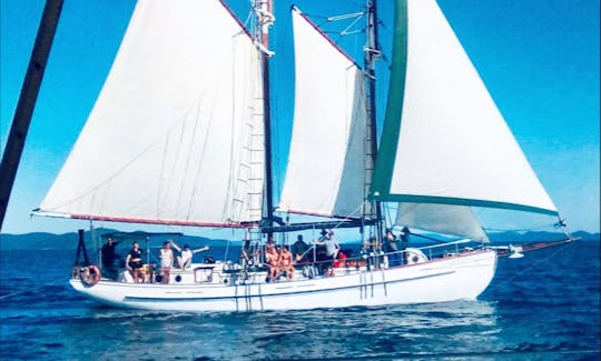 Explore Whitehaven On 64' Providence V Sailing Yacht!