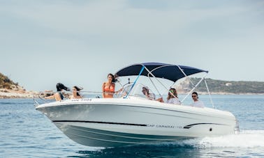 Un bateau de luxe pour naviguer sur la côte du Monténégro