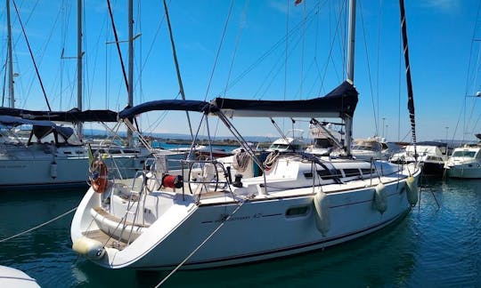 Charter the 42 ft Jeanneau Sun Odyssey in Barcelona, Catalunya