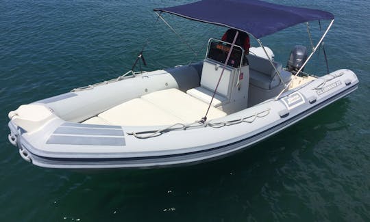 Bote inflable rígido Joker Boat Clubman 21' en alquiler en Forio, Ischia