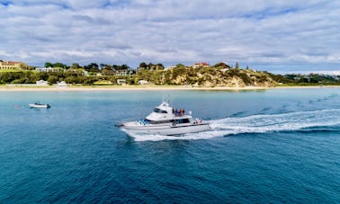 Yacht à moteur Conquest de 70 pieds pour une croisière privée de 2 heures à Sorrente