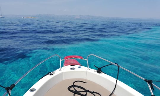 Rent 18' Fisherman Blumax 550 Center Console in Vela Luka, Croatia