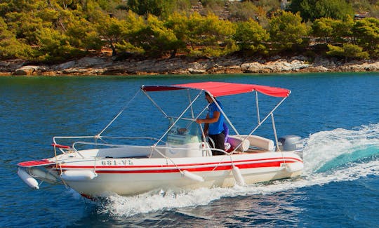 Alugue o console central Sessa Key Largo 17 de 16 pés em Vela Luka, Croácia