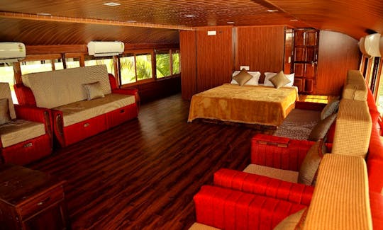 Houseboat Inside rooms