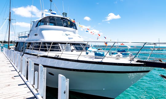 Conquest 70ft Motor Yacht for 2 Hour Private Cruise in Sorrento