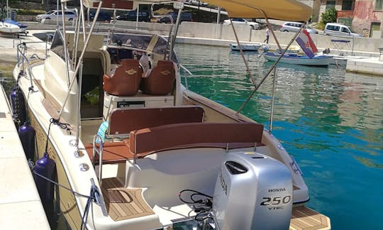 27' Sun Sport 845 Motor Yacht Rental in Trogir, Split, Croatia